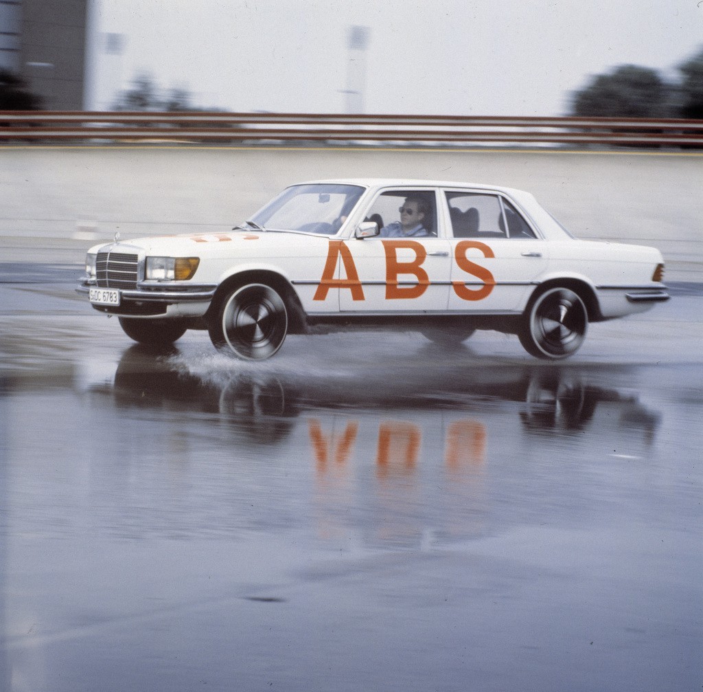 Mercedes-Benz đã ứng dụng hệ thống ABS từ 40 năm trước