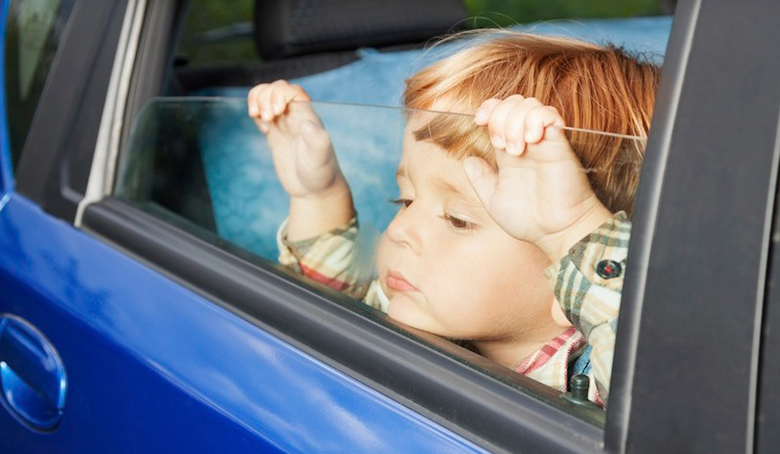 5 Kỹ năng thoát hiểm dành cho trẻ em bị bỏ quên trên ô tô