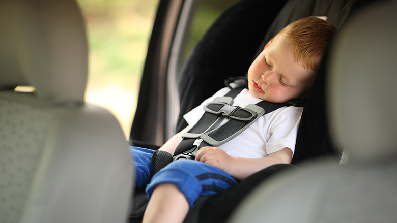 5 Kỹ năng thoát hiểm dành cho trẻ em bị bỏ quên trên ô tô