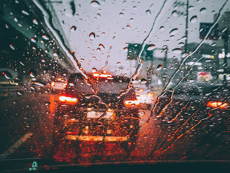 7 Cách xử lý kính ô tô bị mờ vào mùa mưa