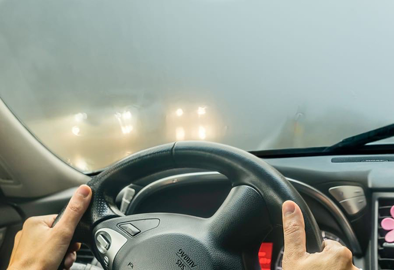 Kinh nghiệm lái xe đường sương mù cho tài mới