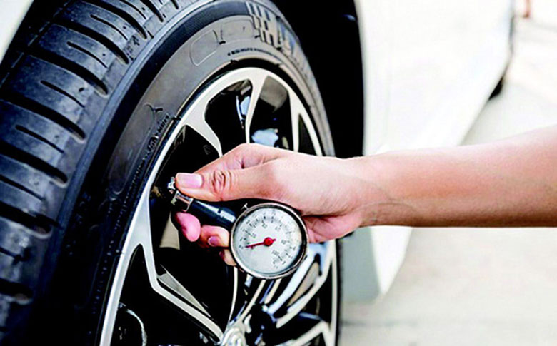 Nguyên nhân và cách khắc phục ô tô bị phồng lốp