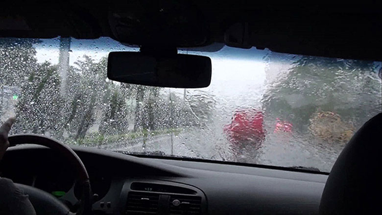 Sai lầm thường gặp khi lái xe ô tô dưới trời mưa