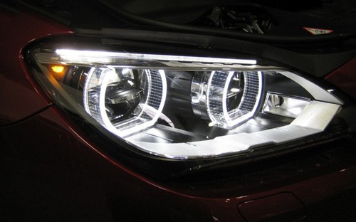 Chi tiết đèn pha công nghệ LED trên ô tô