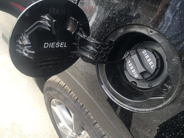 Điều gì xảy ra khi bơm nhầm xăng vào ô tô chạy dầu?