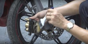 Hướng dẫn cách bảo dưỡng phanh đĩa xe máy